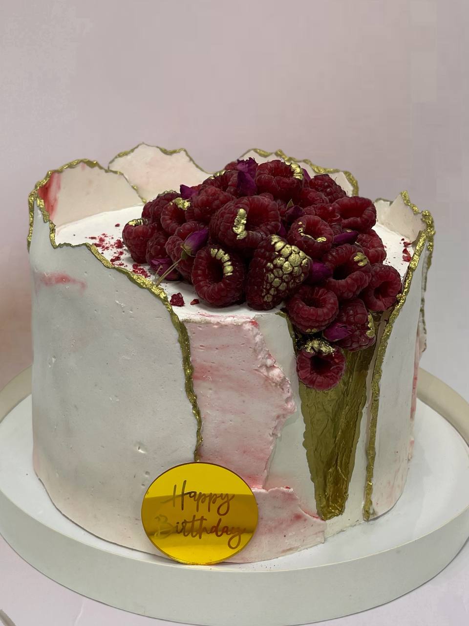 Торт со свежей малиной