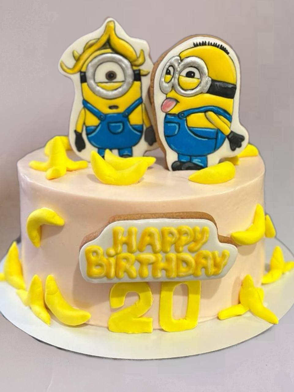 Торт с миньонами