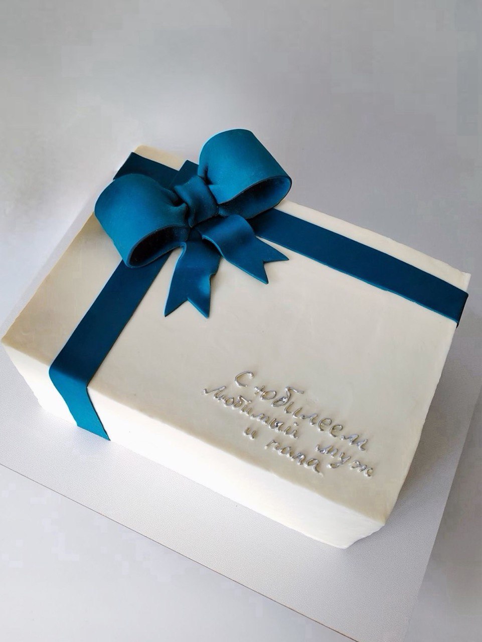 Торт с бантом