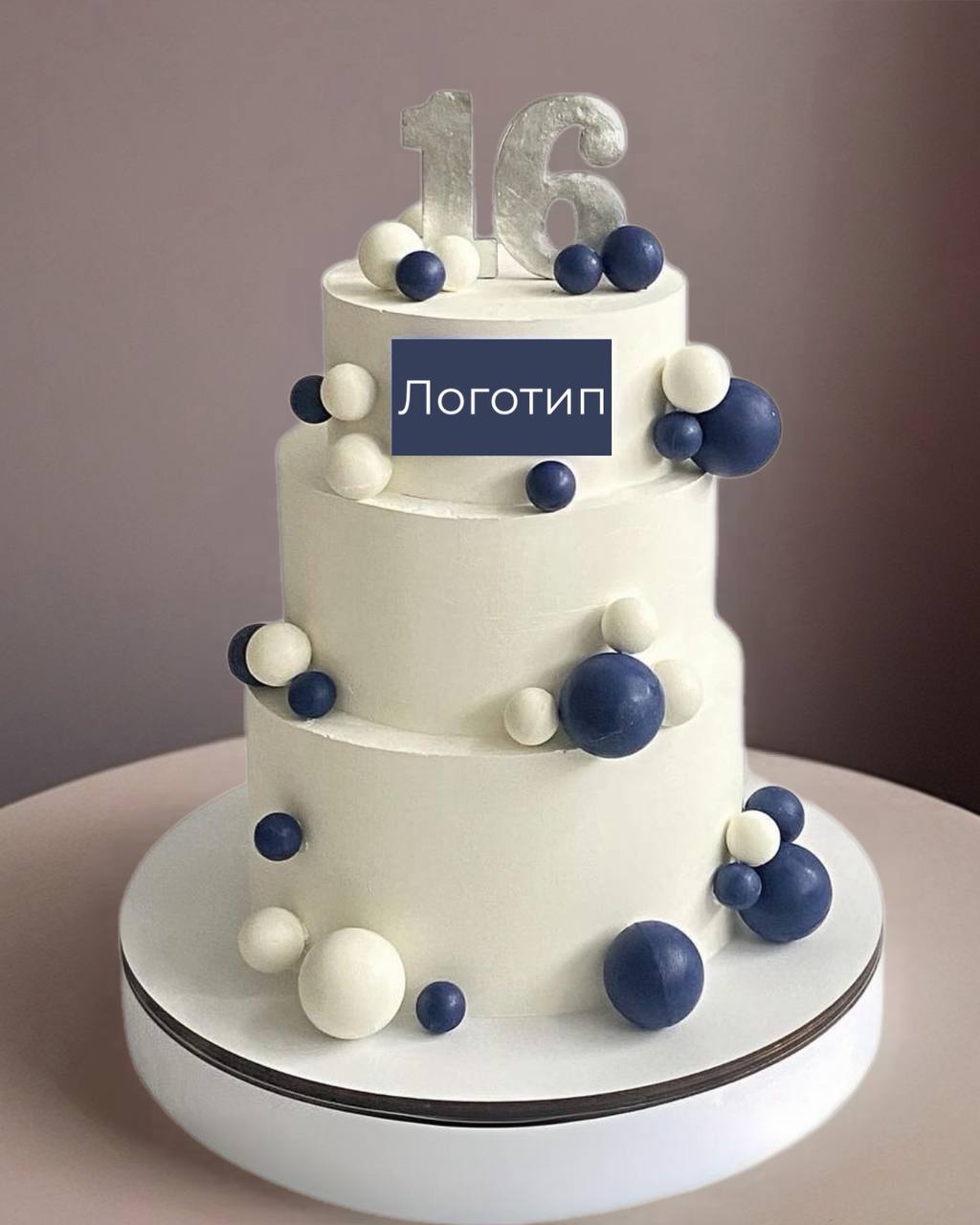 Торт трехъярусный с шоколадным декором